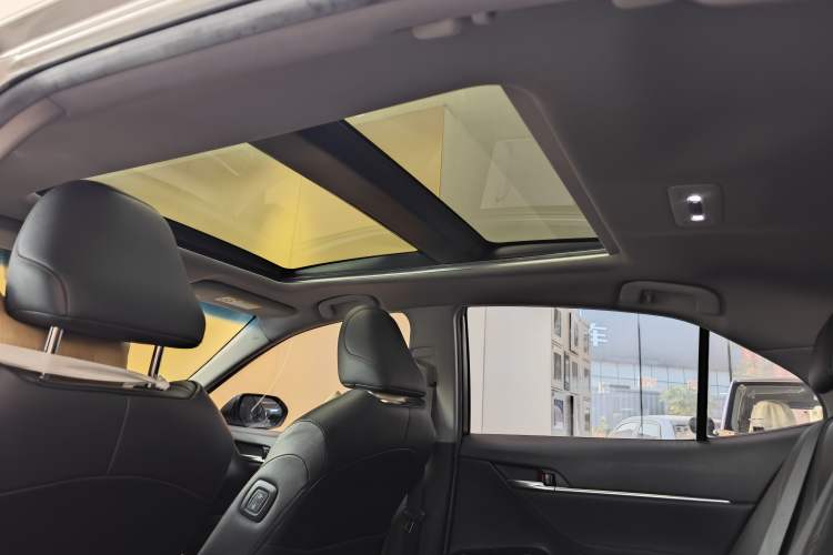 Used Toyota Camry 2019 Dual-Engine 2.5 HG Luxury Edition China VI Standard