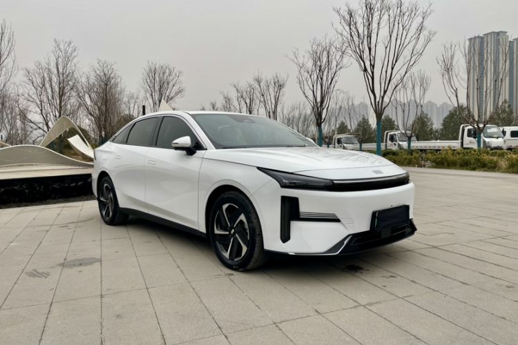 Used  L6 2024 125km PLUS Dragon Edition