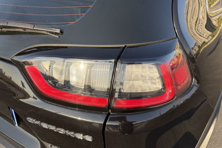 Used  Cherokee 2019 2.0T Two-Wheel Drive Smart Enjoyment Version China V