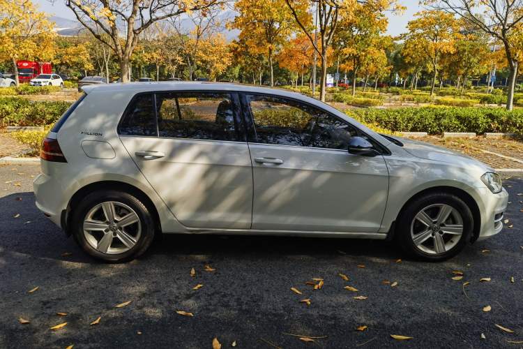 Used Volkswagen Golf 2017 1.6L Automatic Comfort Million-Vehicle Anniversary Edition
