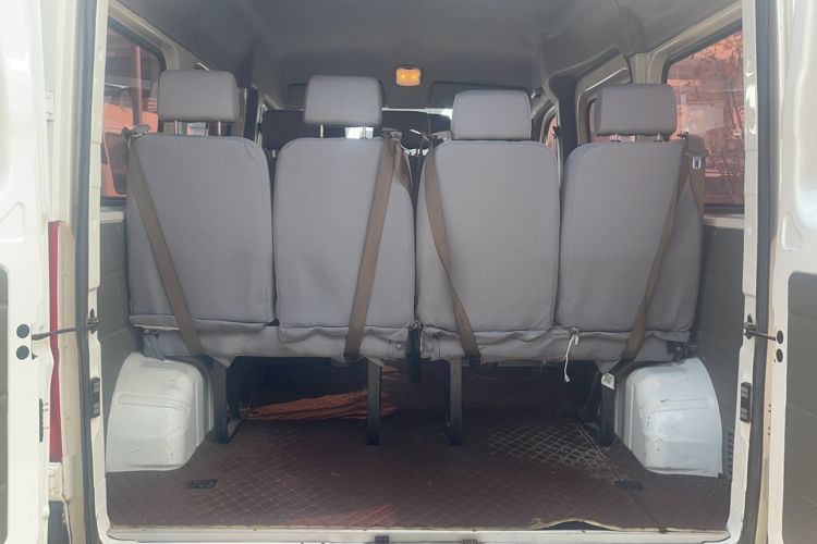 Used  Yufeng 2018 2.3TA100 Standard Edition Logistics Vehicle Short Wheelbase Mid-Roof Design 5-9 Seater Powered by WP2.3