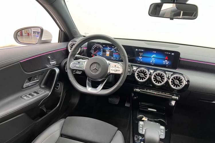 Used Mercedes-Benz A-Class 2022 Revised Version A 200 L Sport Sedan Fashionable Style