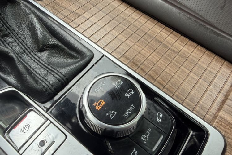 Used Roewe RX8 2018 30T Smart Connectivity Four-Wheel Drive Flagship Edition
