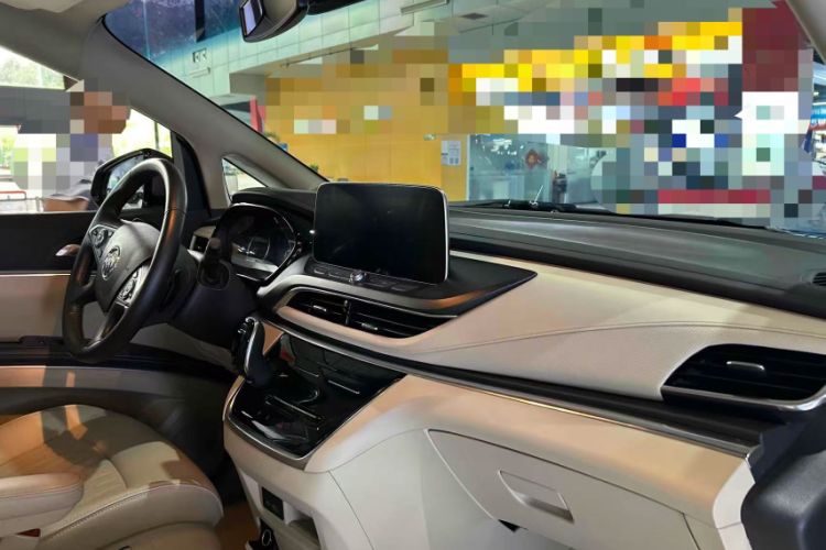 Used Buick GL8 2023 Facelifted Land Cruiser Executive Luxury Version
