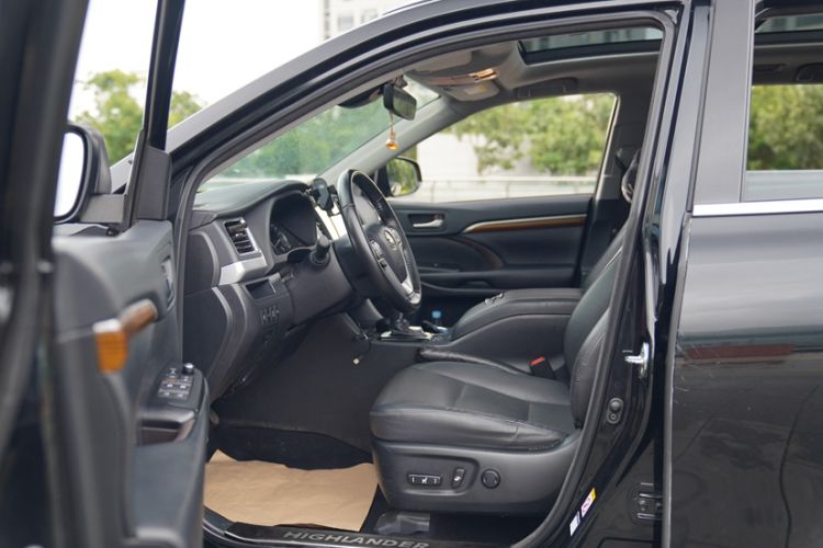 Used Toyota Highlander 2018 2.0T Four-Wheel Drive Prestige Version 7 Seats China V Emission Standard
