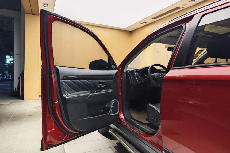 Used Mitsubishi Outlander 2019 2.0L Two-Wheel Drive Comfort Edition 5 Seats China V Standard