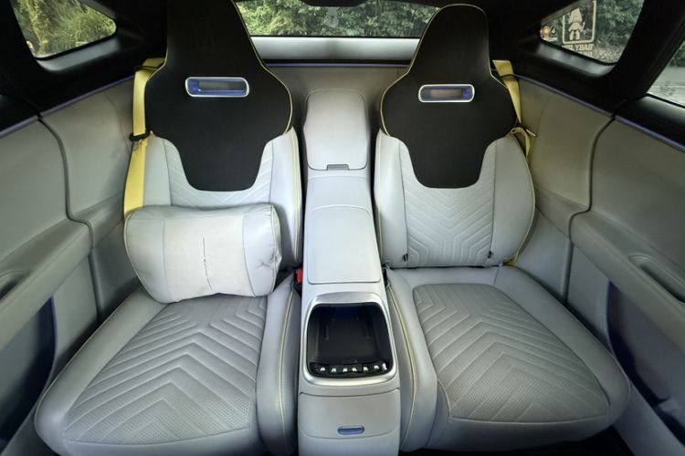 Used  11 2022 Long-Range Dual-Motor Luxury Edition 4 Seats
