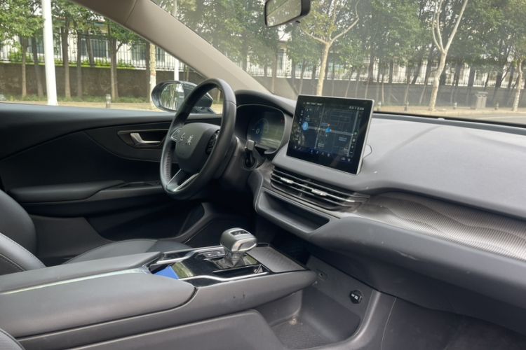 Used Hongqi E-QM5 2022 431 km Charge & Enjoy Edition
