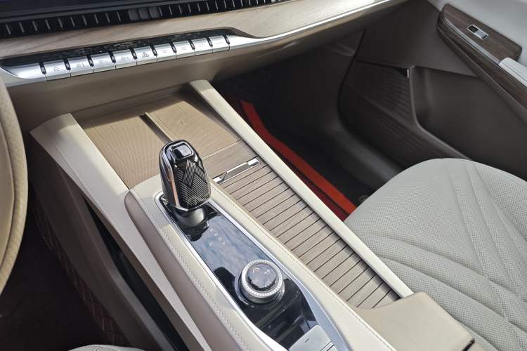 Used Roewe RX9 2023 2.0T Two-Wheel Drive Enjoyment Version
