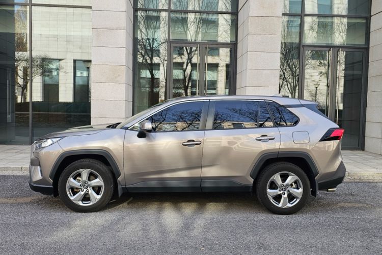 Used Toyota RAV4 2021 2.0L CVT Two-Wheel Drive Fashion Edition
