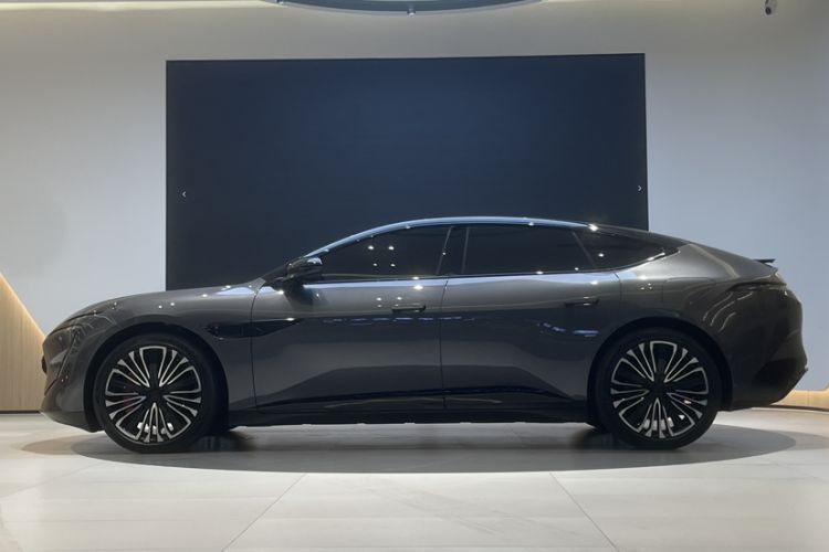 Used  12 2025 Max Extended-Range Edition
