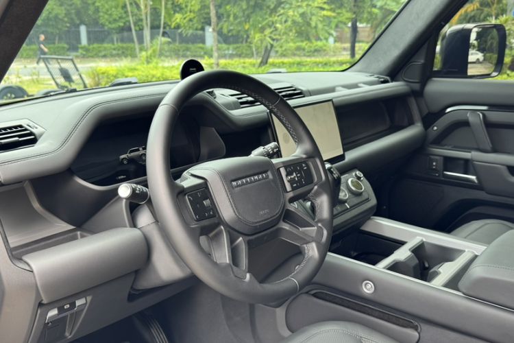 Used Land Rover Defender 2025 110 3.0T P400 – Dynamic HSE
