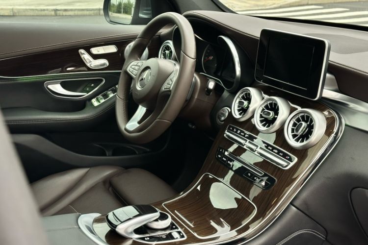 Used Mercedes-Benz GLC 2017 GLC 260 4MATIC Luxury Model
