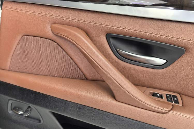 Used BMW 5 Series 2015 535Li Leading Model
