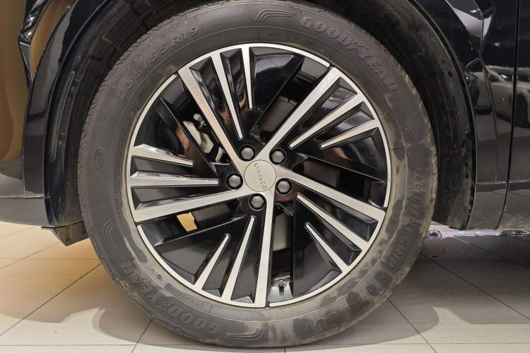 Used Lynk & Co 08 EM-P 2023 120km Long-Range Halo