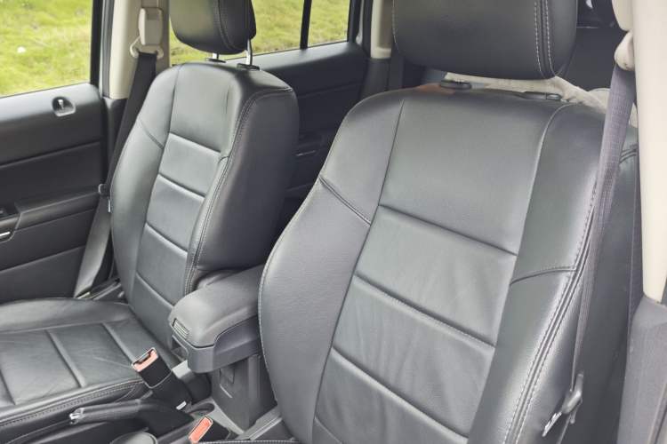 Used  Patriot 2014 2.4L Luxury Navigation Edition
