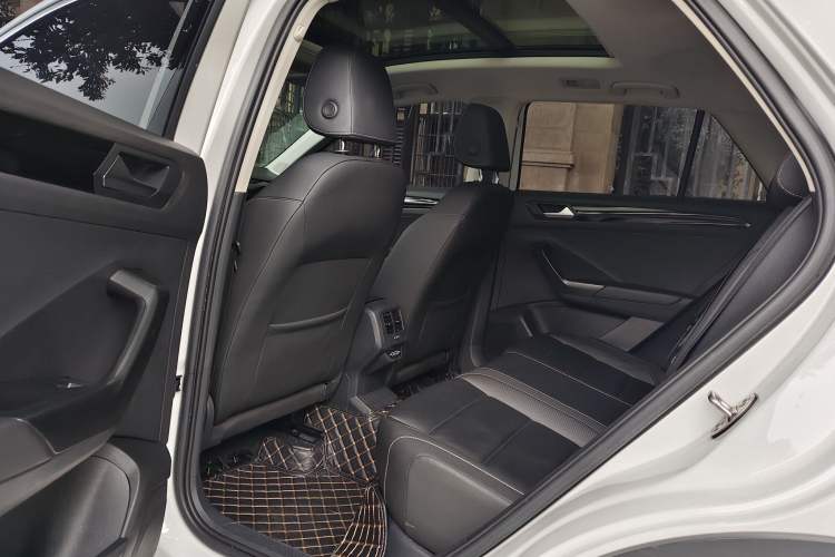 Used Volkswagen T-ROC 2021 280TSI DSG Two-Wheel Drive Comfort Connect Edition