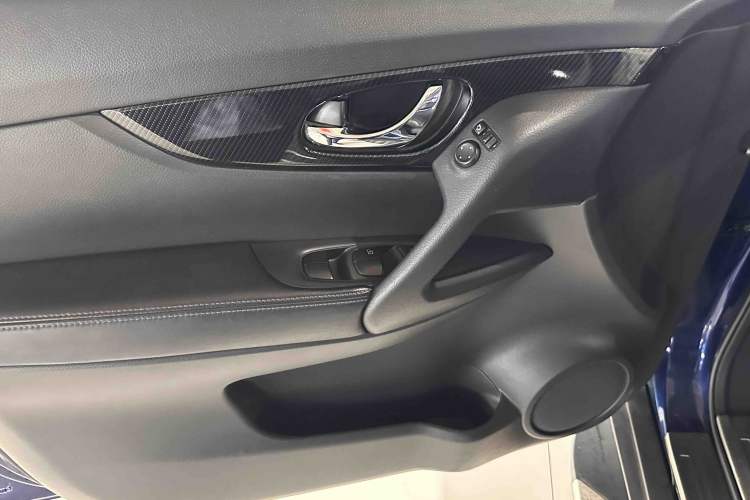 Used Nissan X-Trail 2017 2.5L CVT Leading Edition 4WD
