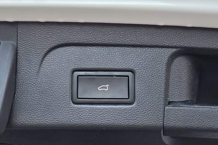 Used Volkswagen Touran 2018 Volkswagen Touran L 280TSI DSG Luxury Edition 7 Seats
