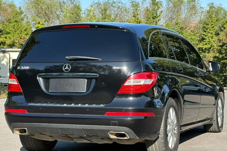 Used Mercedes-Benz R-Class 2017 R 320 4MATIC Business Edition Prestige Model
