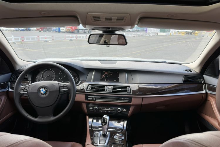 Used BMW 5 Series 2014 525Li Leading Model
