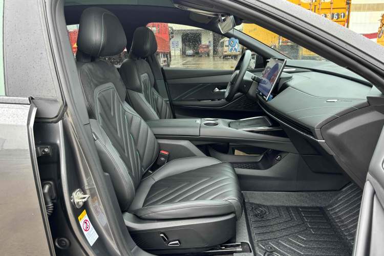 Used  SL03 2023 200Max Range-Extended Version
