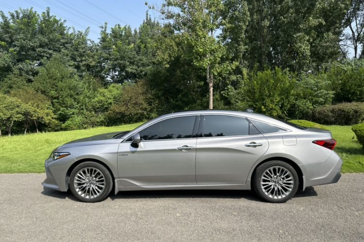 Used Toyota Avalon 2019 Dual-Engine 2.5L XLE Prestige Version China VI Standard
