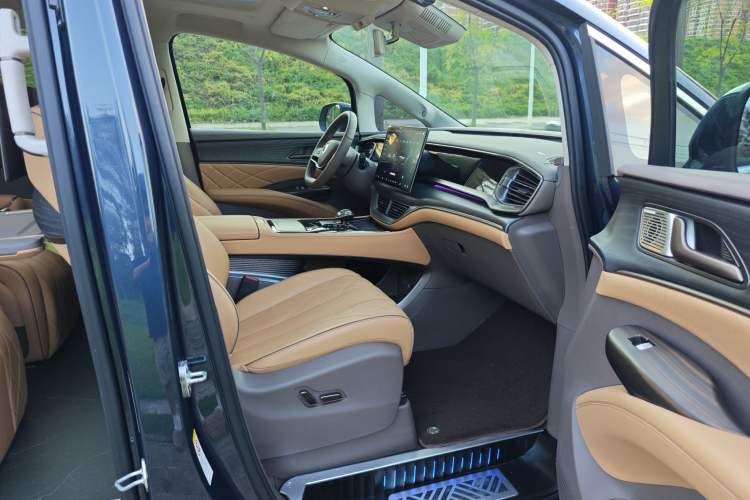 Used Denza D9 2024 DM-i 980 Four-Wheel Drive Flagship Model