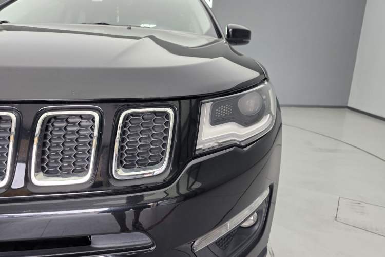 Used  Compass 2017 200T Automatic Family Edition
