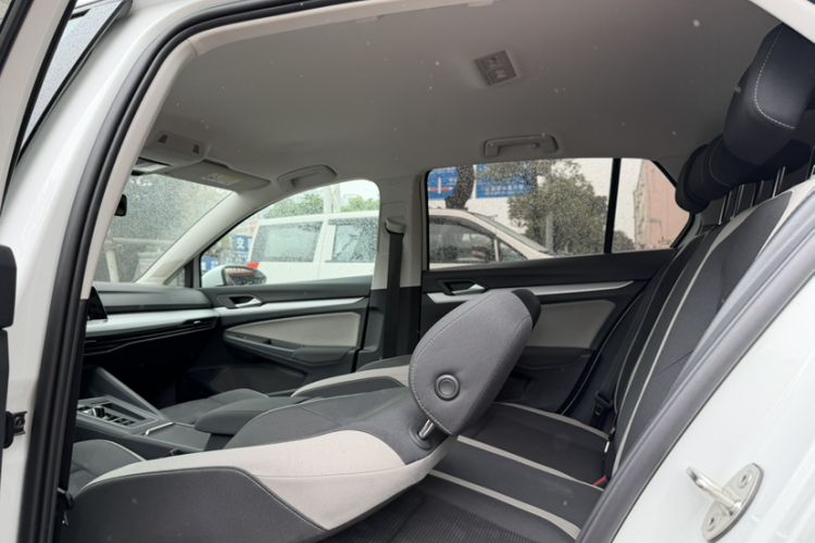 Used Volkswagen Golf 2021 200TSI DSG
