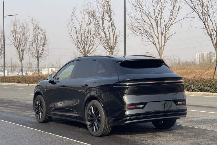 Used Zeekr 7X 2025 100 kWh Long-Range Rear-Wheel Drive with Intelligent Driving Features
