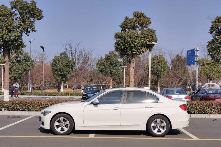 Used BMW 3 Series 2015 320i Luxury Line Stylish Edition