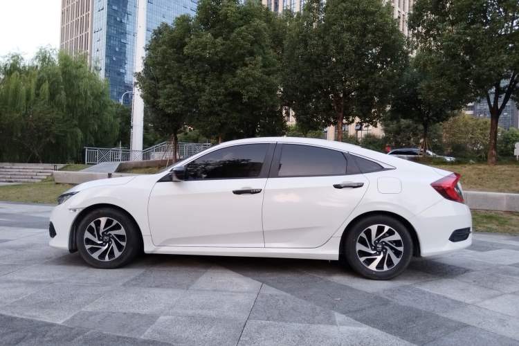 Used Honda Civic 2016 220TURBO CVT Luxury Edition
