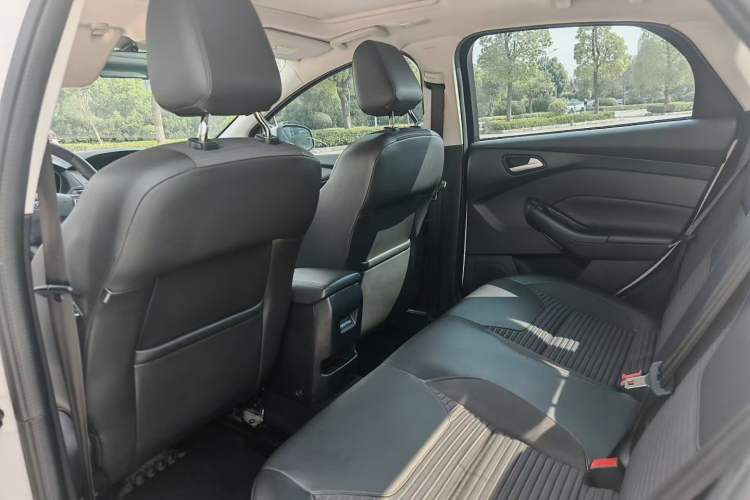 Used Ford Focus 2017 Sedan 1.6L Automatic Fashion Edition Smart Drive Version
