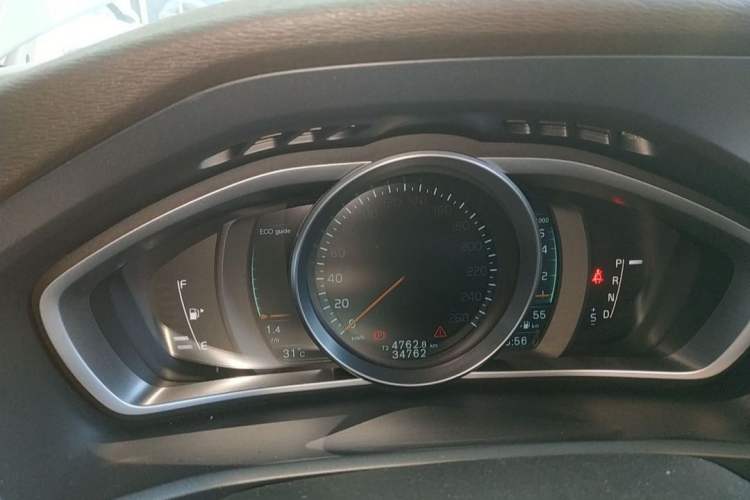 Used Volvo V40 2015 1.6T Zhiyi Edition