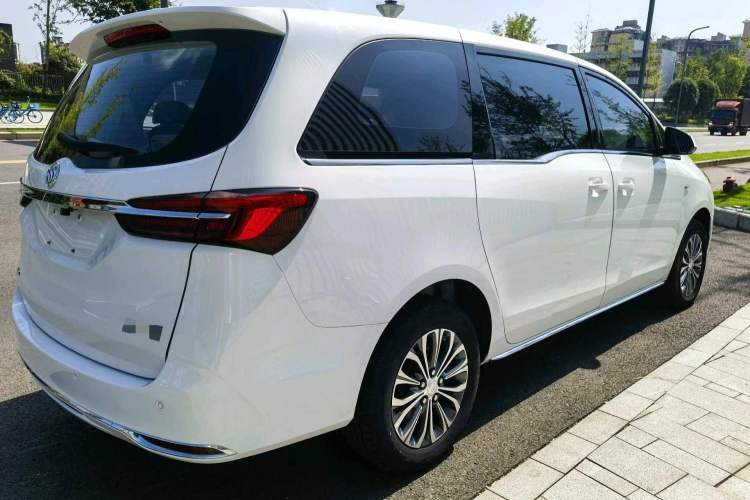 Used Buick GL8 2023 Land Executive Class Comfort Model
