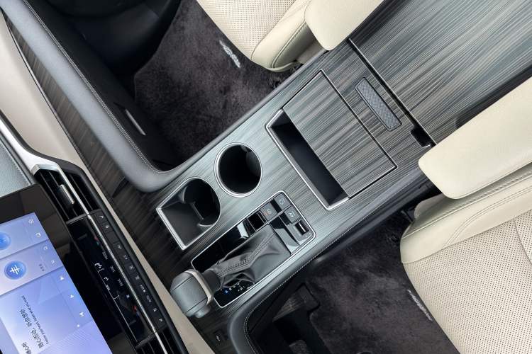 Used Toyota Sienna 2021 2.5L Hybrid Premium Edition