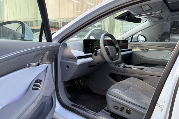 Used VOYAH PASSION 2023 Four-Wheel Drive Standard Edition
