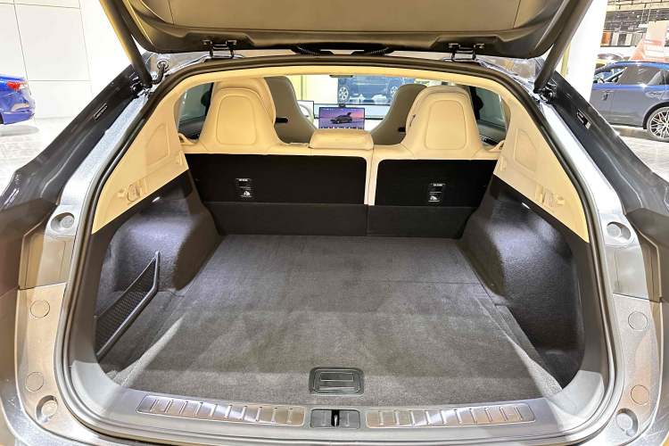 Used Hima Luxeed R7 2024 All-Electric 802 km Max
