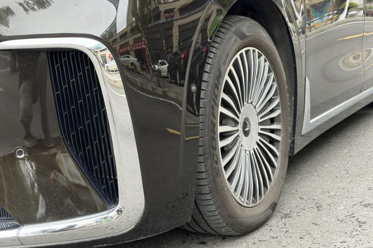 Used VOYAH Dream 2025 PHEV Four-Wheel-Drive Flagship Kunpeng Edition
