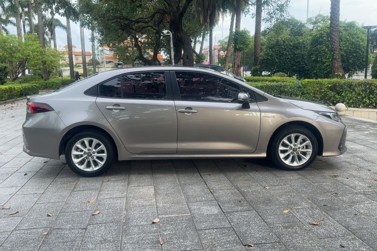 Used Toyota Corolla 2021 Dual-Motor 1.8L E-CVT Elite Edition
