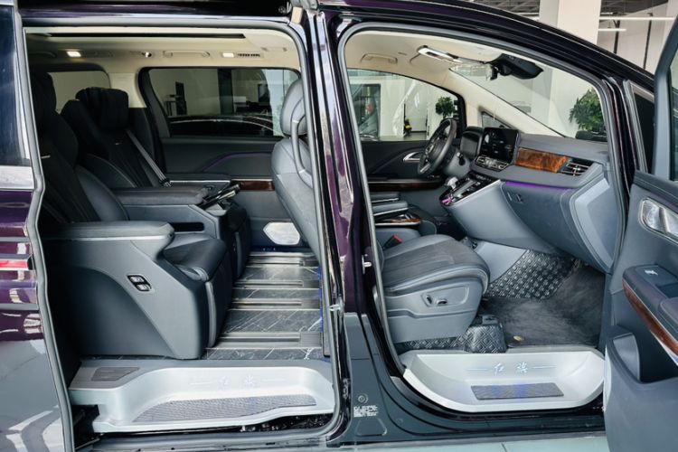 Used Hongqi HQ9 PHEV 2024 2.0T Four-Wheel Drive Luxury Edition
