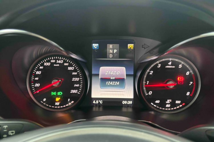 Used Mercedes-Benz GLC 2016 GLC 260 4MATIC Luxury Model