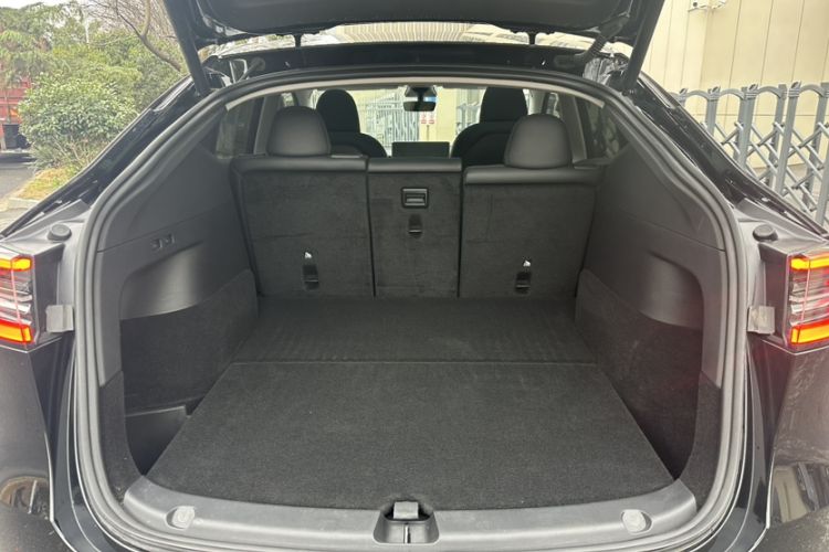 Used Tesla Model Y 2023 Rear-Wheel-Drive Version