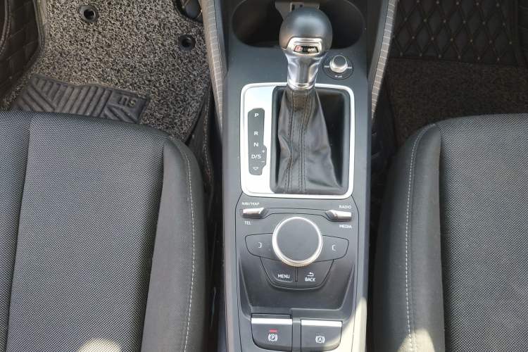 Used Audi Q2L 2018 35 TFSI Launch Exclusive Edition China V