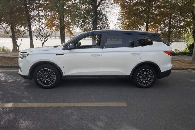 Used Sinotruk VGV U70 2020 1.5T Automatic Smart Luxury 7-Seater
