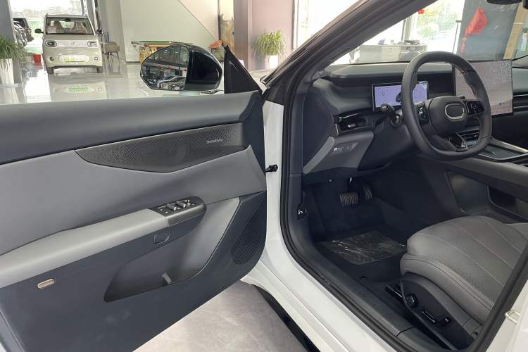 Used Lynk & Co 07 2024 EM-P 126 Long-Range Ultra
