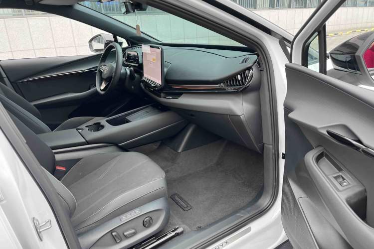 Used Volkswagen ID.UNYX 2024 Pro Long-Range Version
