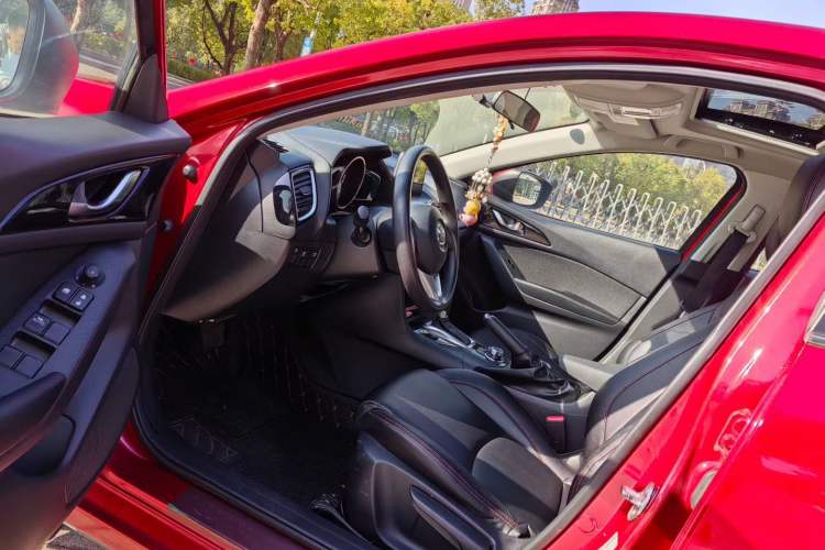 Used Mazda Mazda 3 Axela 2016 Sedan 1.5L Automatic Luxury Model
