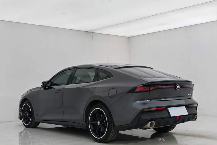 Used Changan UNI-V 2023 1.5T Premium Model
